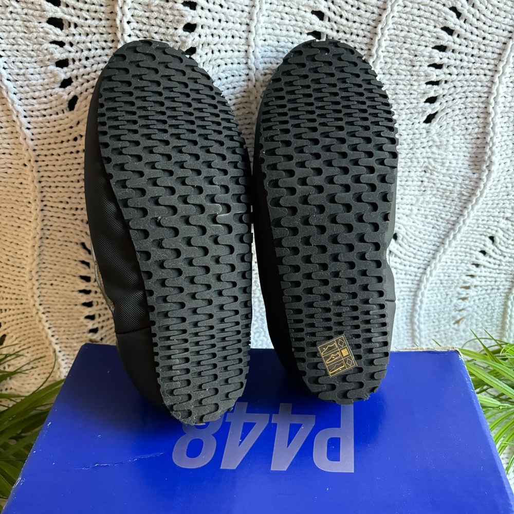 P448 Laby Silver Slip-On Sneakers Size : 38 or U.S size 7.5 - Picture 8 of 14